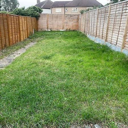 CarshaltonCosy Private Flat In London, Free Parking On Premiseアパートメント エクステリア 写真