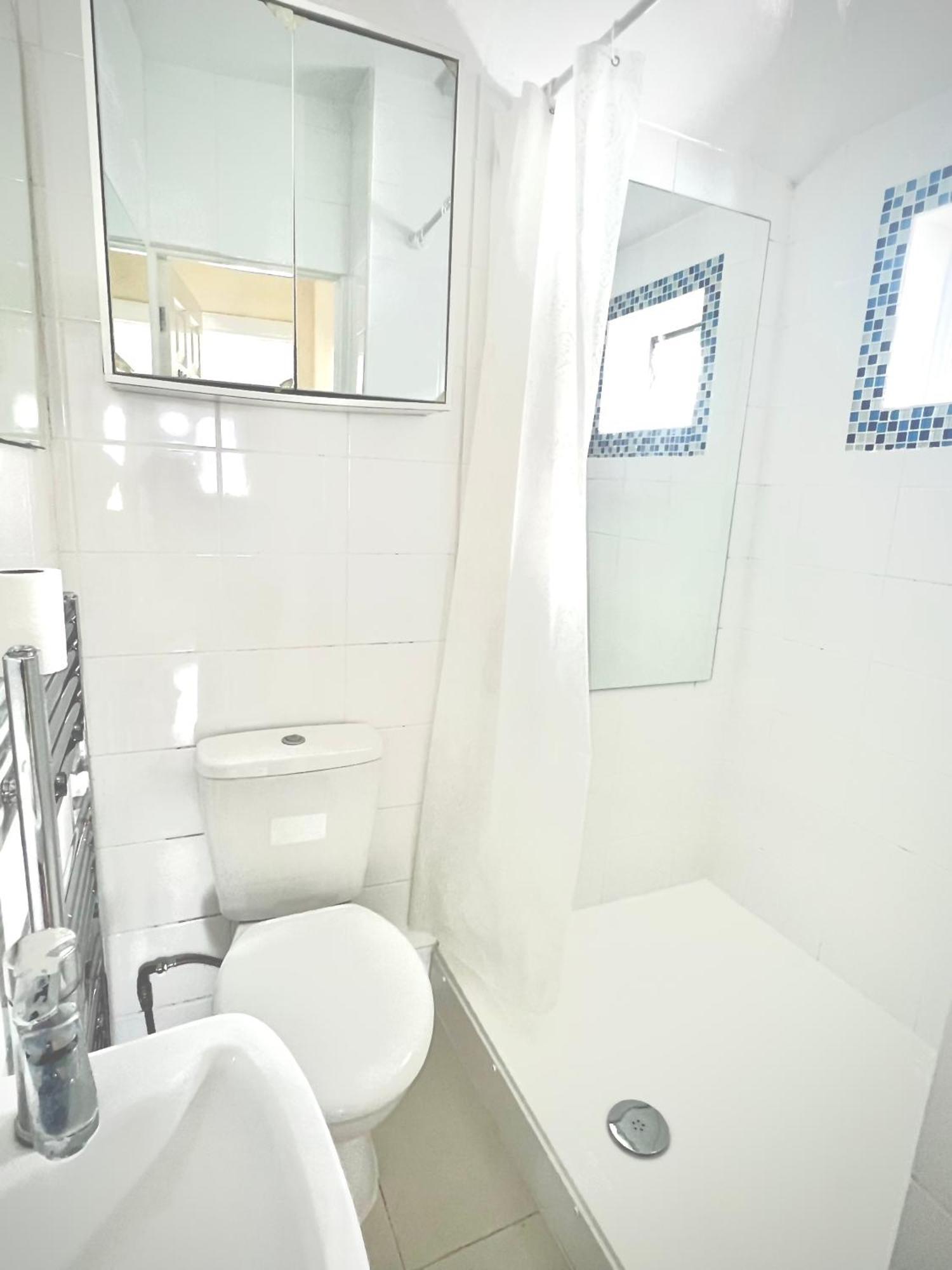 CarshaltonCosy Private Flat In London, Free Parking On Premiseアパートメント エクステリア 写真