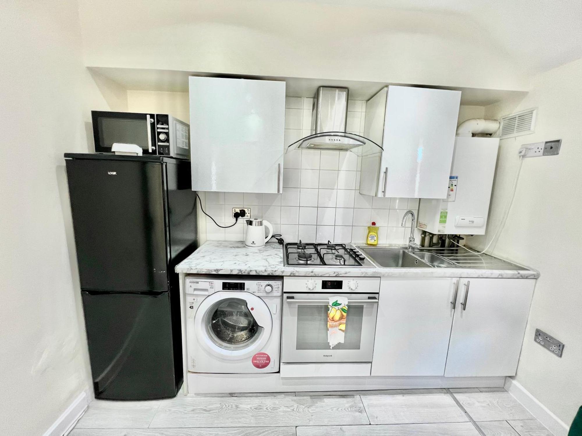 CarshaltonCosy Private Flat In London, Free Parking On Premiseアパートメント エクステリア 写真