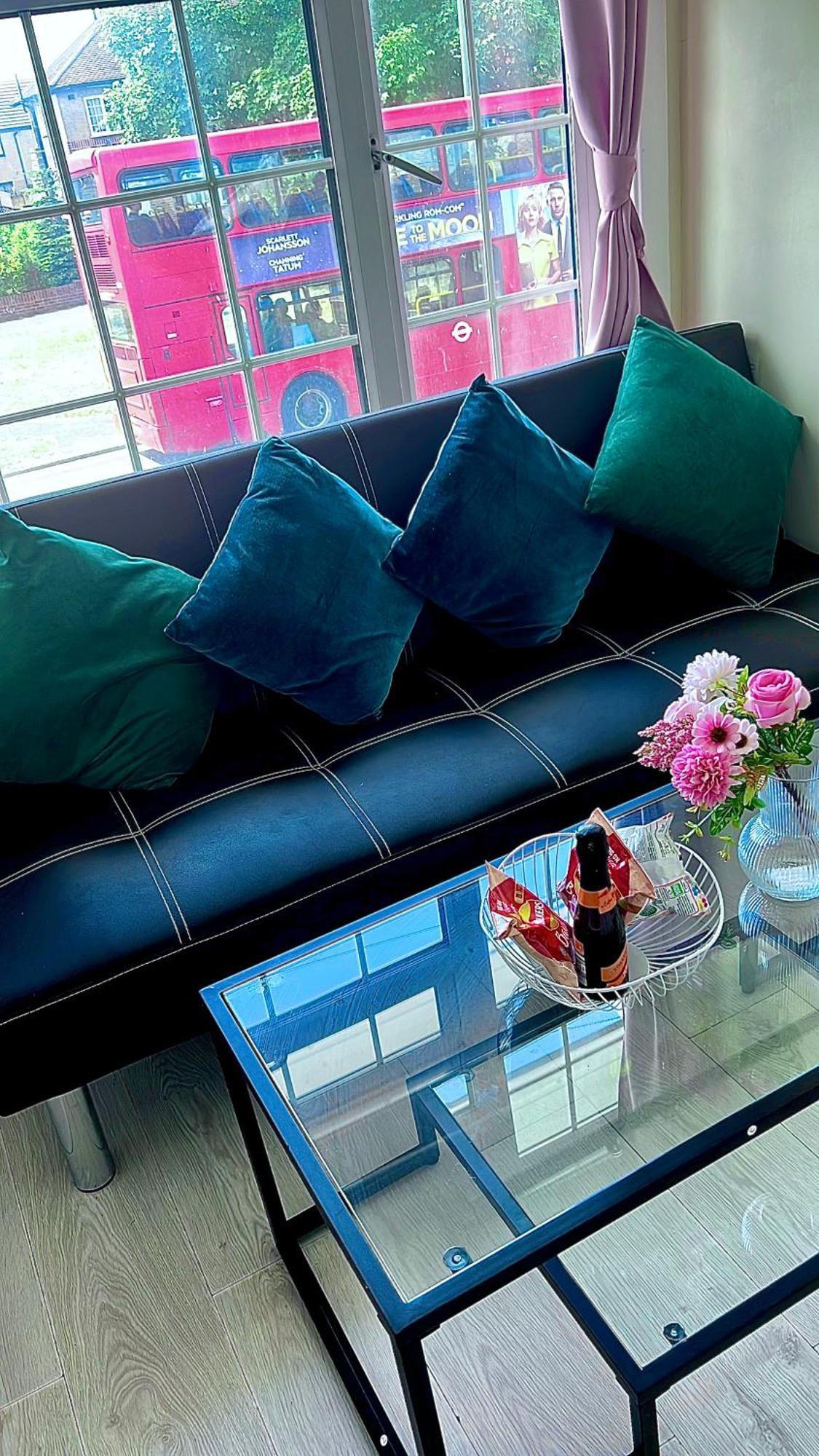 CarshaltonCosy Private Flat In London, Free Parking On Premiseアパートメント エクステリア 写真