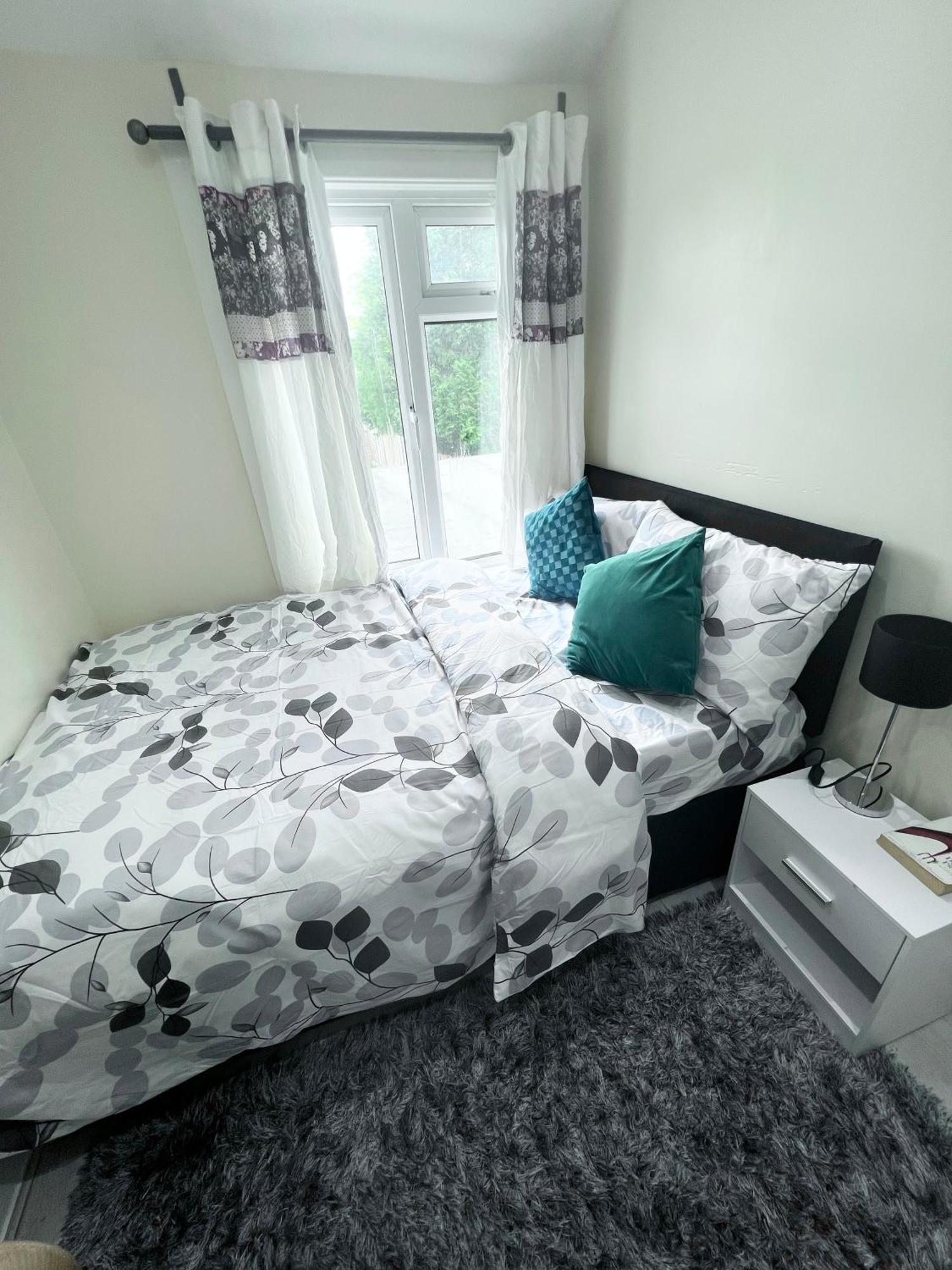 CarshaltonCosy Private Flat In London, Free Parking On Premiseアパートメント エクステリア 写真