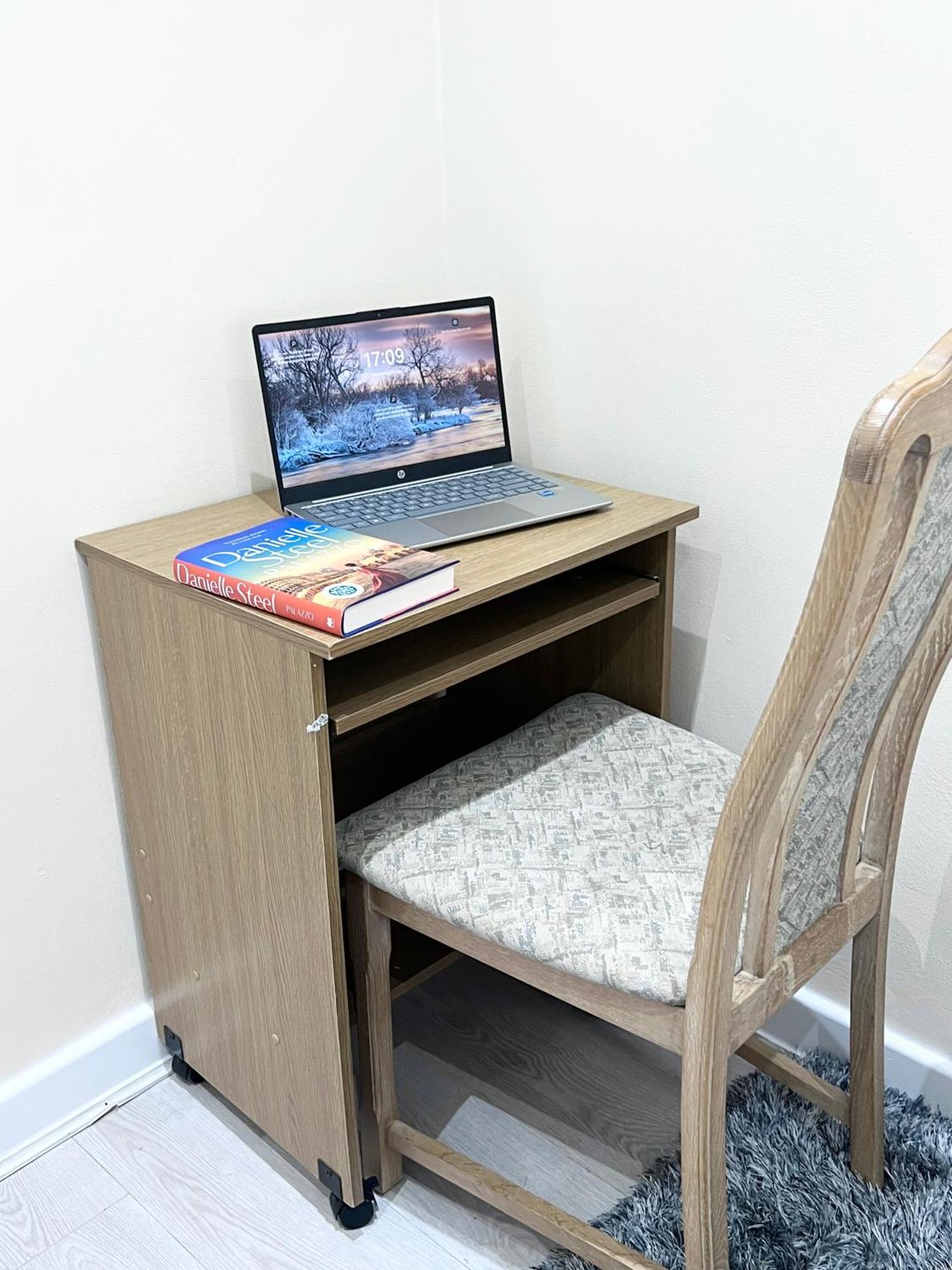 CarshaltonCosy Private Flat In London, Free Parking On Premiseアパートメント エクステリア 写真