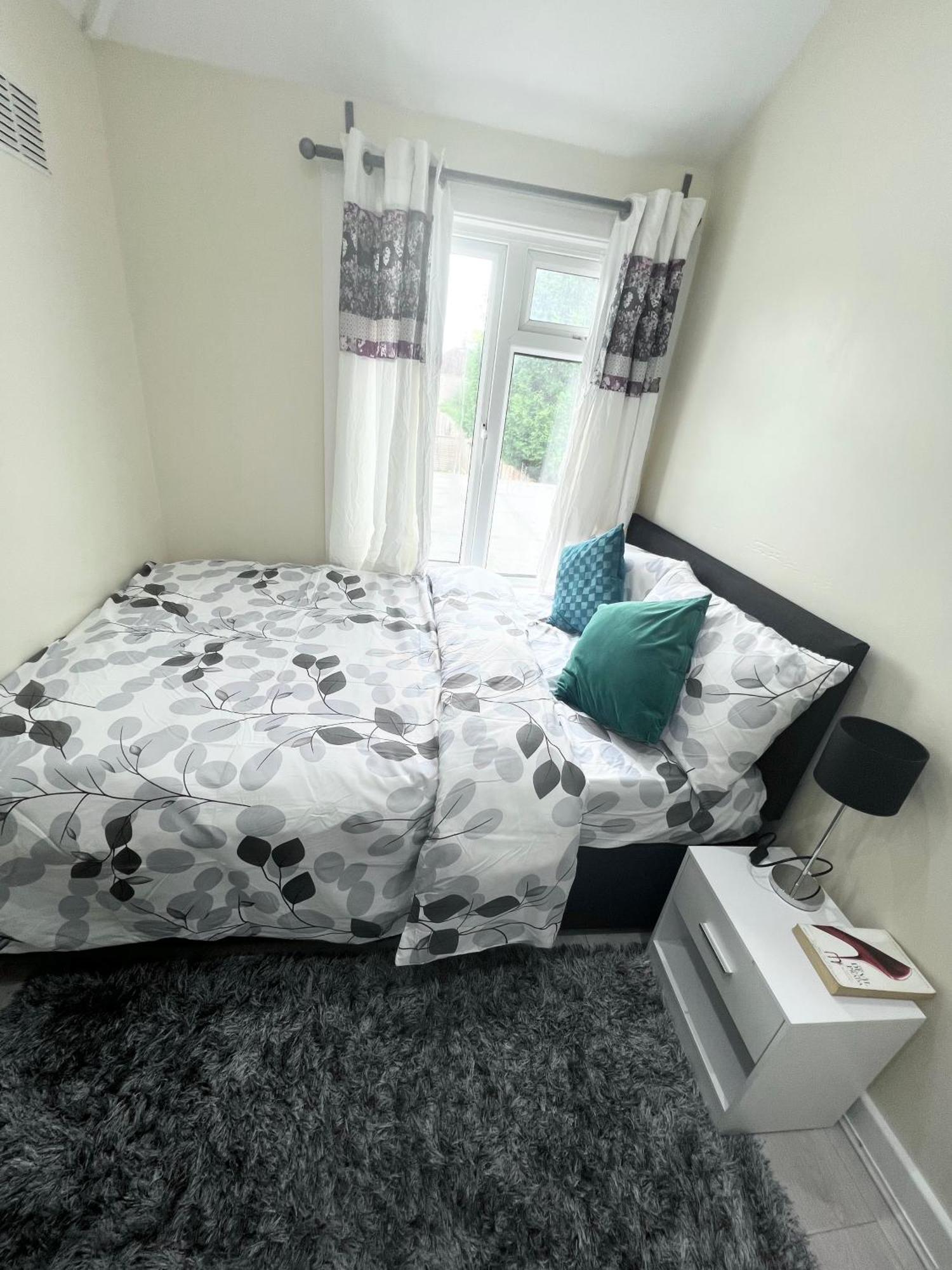 CarshaltonCosy Private Flat In London, Free Parking On Premiseアパートメント エクステリア 写真