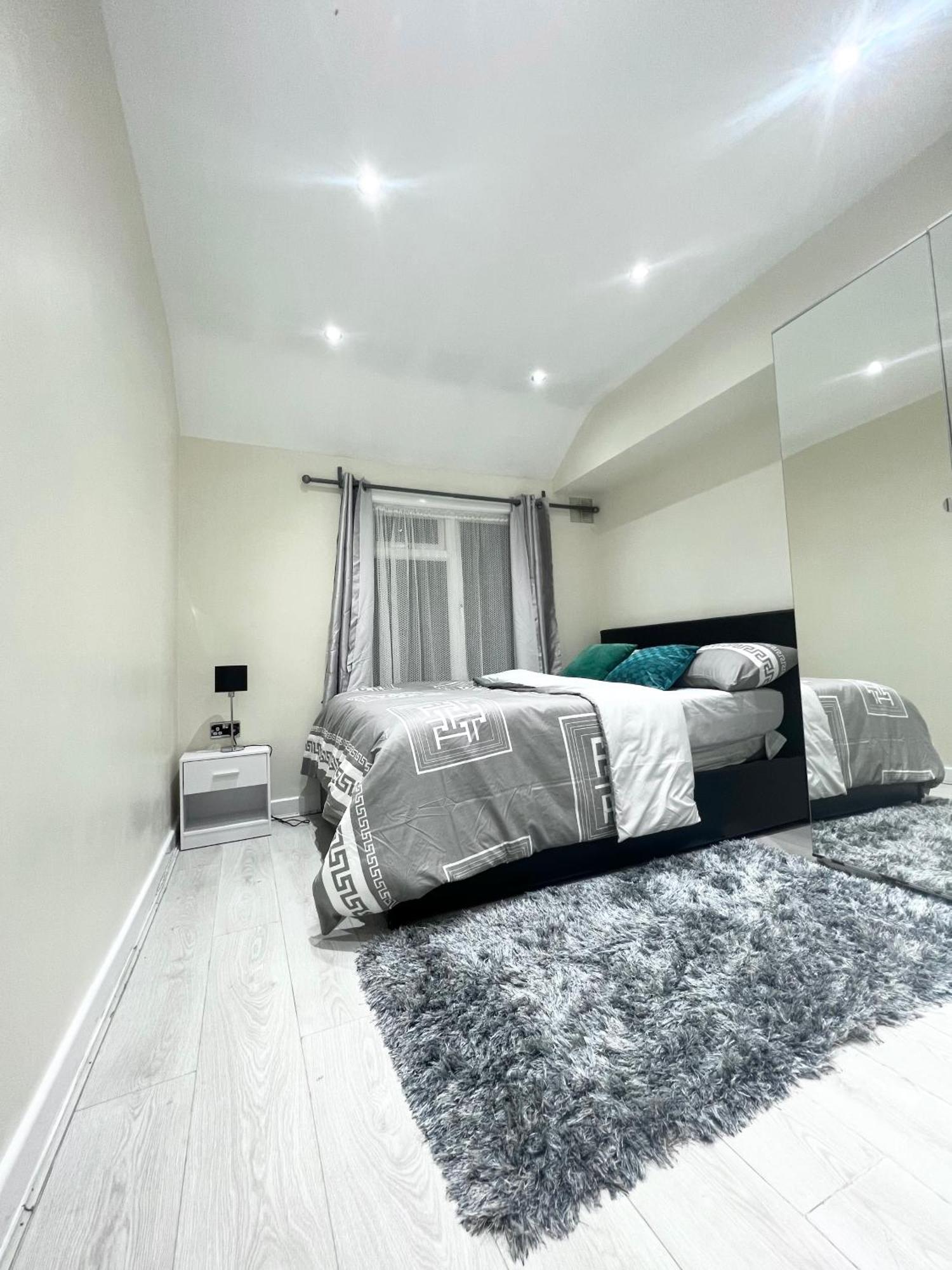 CarshaltonCosy Private Flat In London, Free Parking On Premiseアパートメント エクステリア 写真